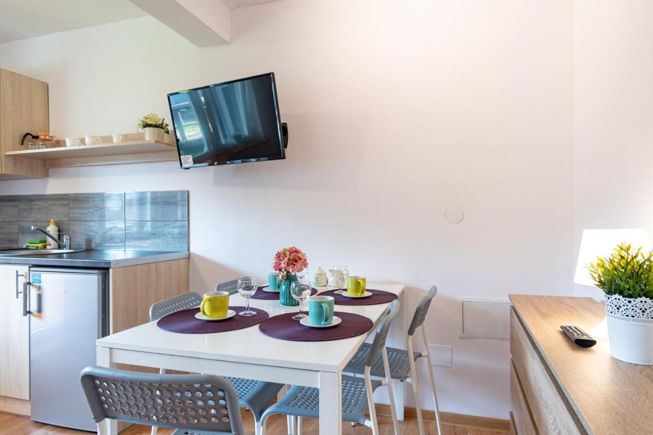 Apartamenty Jeanette Рови Екстериор снимка